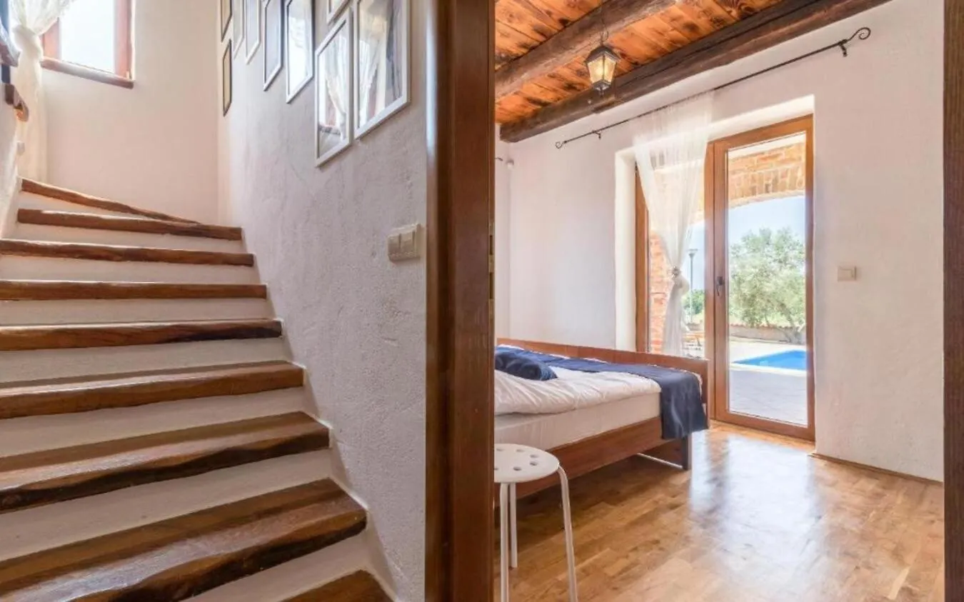 Villa Sole In Central Istria For 10 People With 4 Beedrooms And Private Pool Butkovici  0*, Butkovici (Istria)
