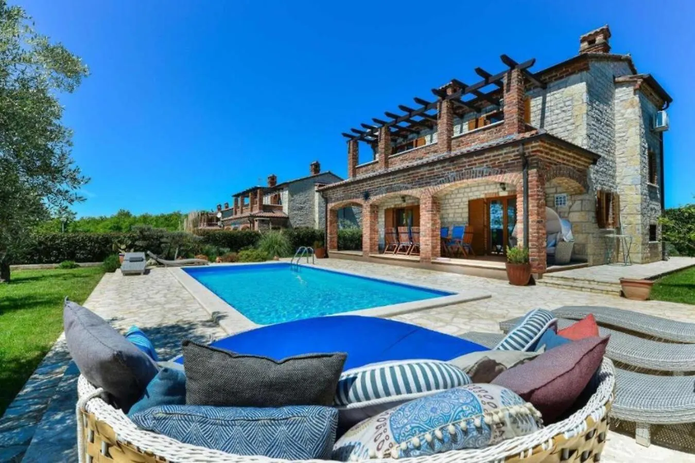 Villa Sole In Central Istria For 10 People With 4 Beedrooms And Private Pool Butkovici  0*, Butkovici (Istria)